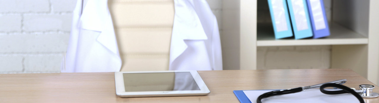 Een i-pad op een tafel